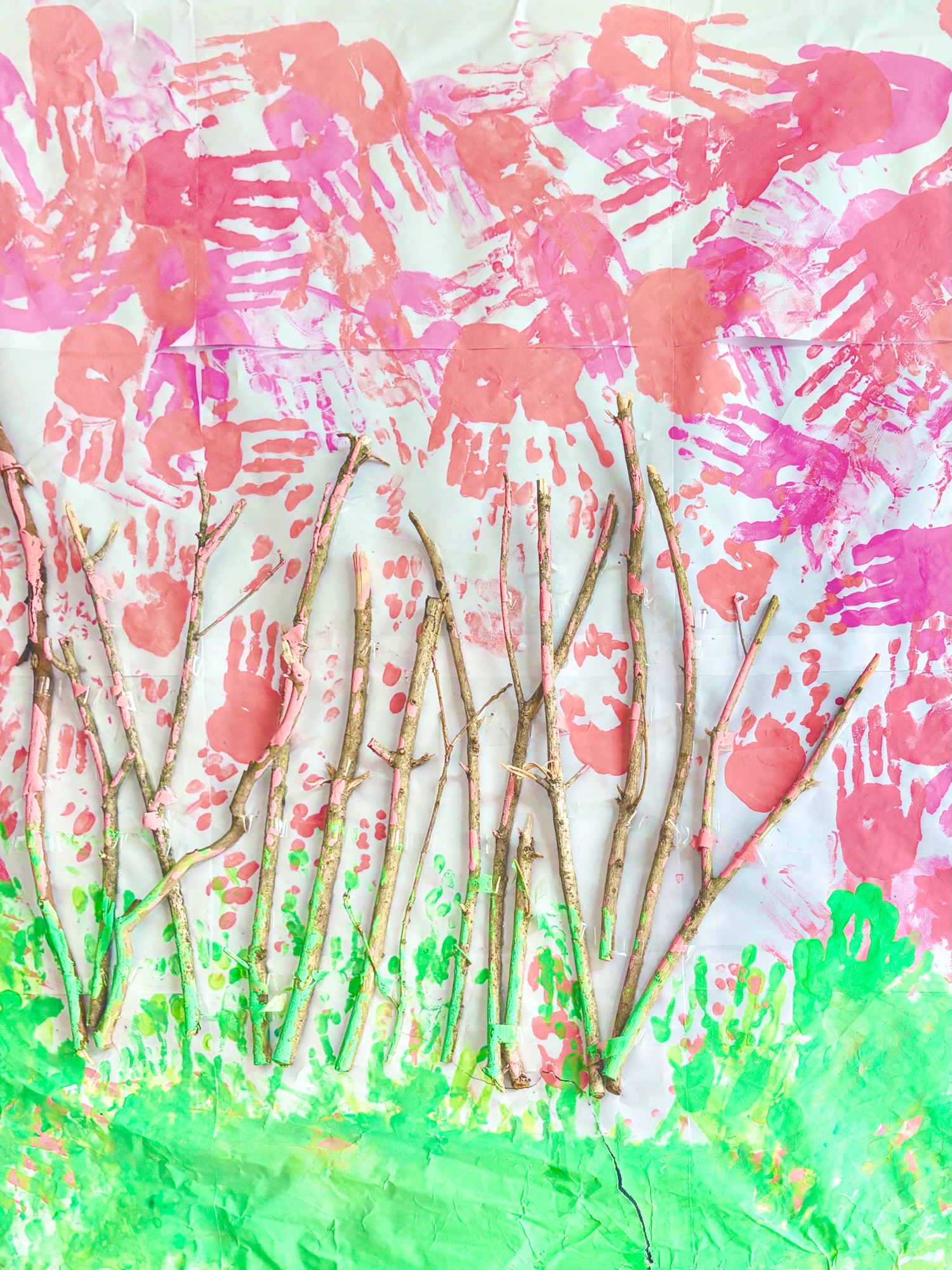 手形で制作した桜の作品